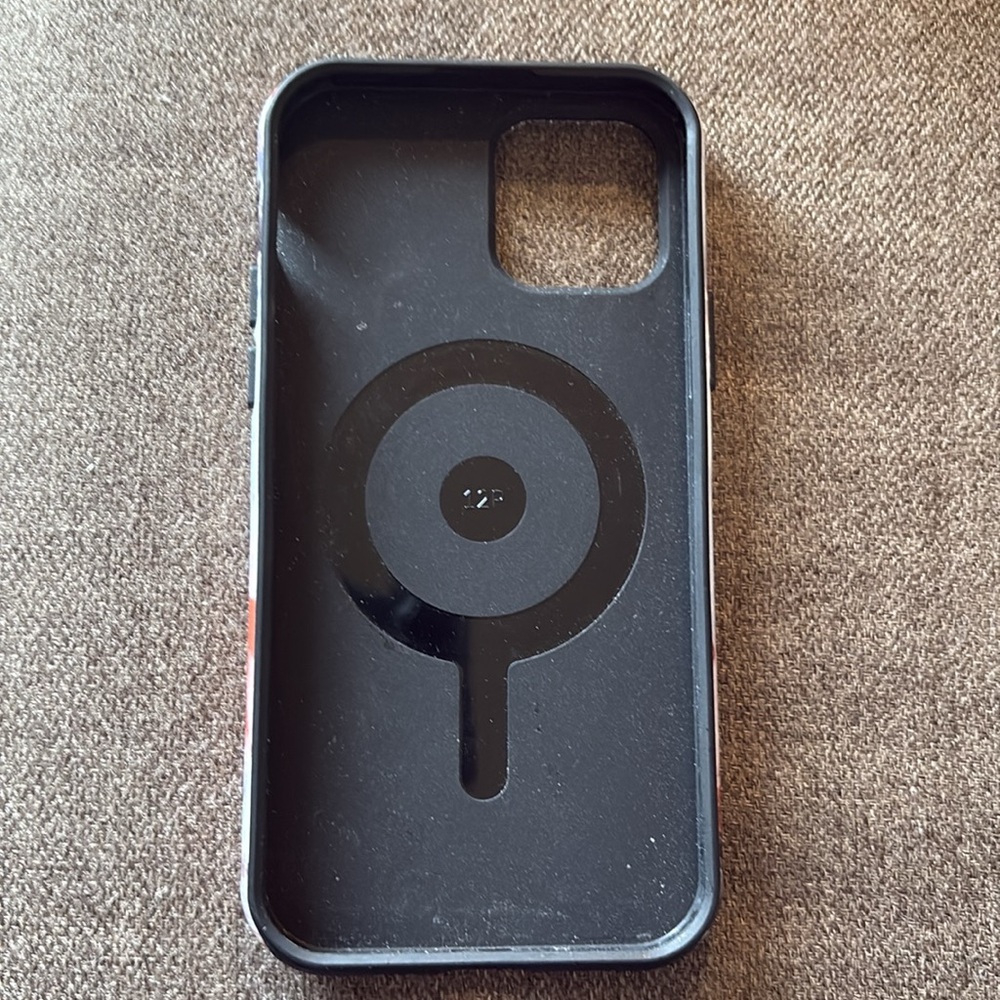 iPhone 12 case - Picture 2 of 2